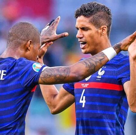 La star du Real Madrid Raphael Varane "a regardé des vidéos de Man Utd avant de sceller le transfert"