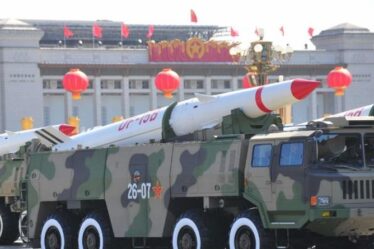 La tension sino-américaine voit les rivaux asiatiques glisser dans une dangereuse course aux armements de missiles "une poudrière"