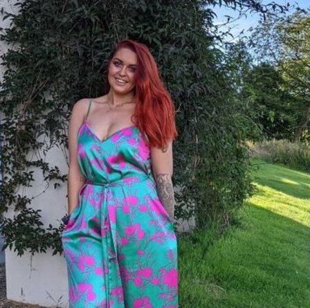 L'activité secondaire des gestionnaires de compte crée des accessoires parfaitement assortis pour les animaux de compagnie et les propriétaires