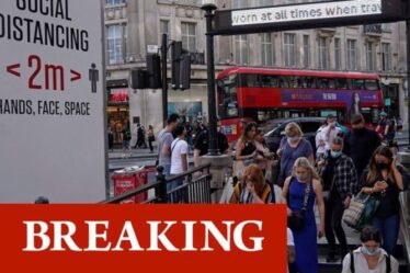 Le Royaume-Uni signale plus de 30 000 cas pour le sixième jour consécutif – alors que les décès de Covid diminuent