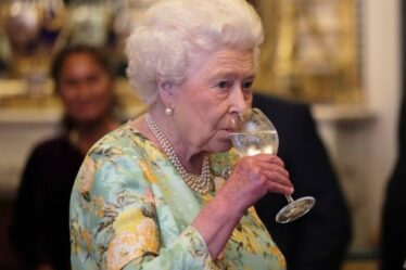 Le cocktail préféré "bizarre" de la reine brise la tradition royale britannique avec une touche "unique"