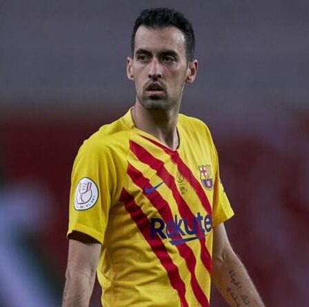 Le désordre de Barcelone s'aggrave alors que Sergio Busquets et trois autres joueurs refusent la baisse de salaire du Camp Nou