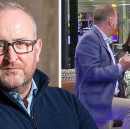 Le directeur de la programmation de GB News " démissionne " après que Guto Harri se soit mis à genoux