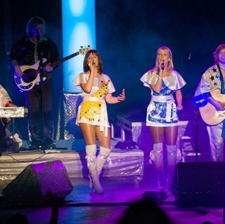 Le groupe de pop parodie ABBA, Björn Again, présente des spectacles de croisière spéciaux cet automne