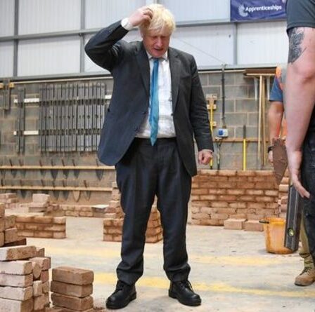 Le mur bleu s'effondre: les conservateurs de Johnson pourraient perdre jusqu'à 16 sièges dans le cœur du sud