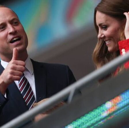 Le prince William a demandé à un adorable garçon de 7 ans s'il pouvait avoir le billet de Kate pour la finale de l'Euro