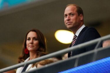 Le prince William rallie les joueurs anglais après le "coup de cœur" de la pénalité - "Gardez la tête haute !"
