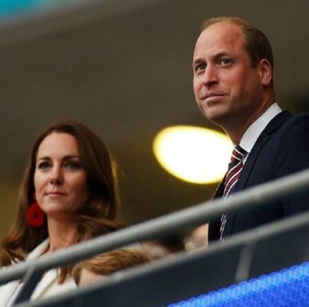 Le prince William rallie les joueurs anglais après le "coup de cœur" de la pénalité - "Gardez la tête haute !"