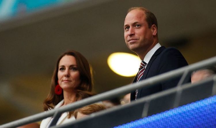 Le prince William rallie les joueurs anglais après le "coup de cœur" de la pénalité - "Gardez la tête haute !"