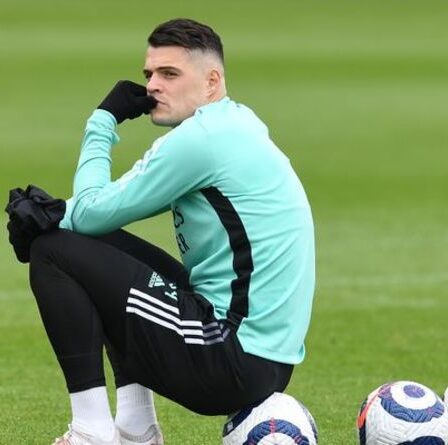 Le transfert de Granit Xhaka à Rome stagne alors qu'Arsenal a du mal à trouver un remplaçant