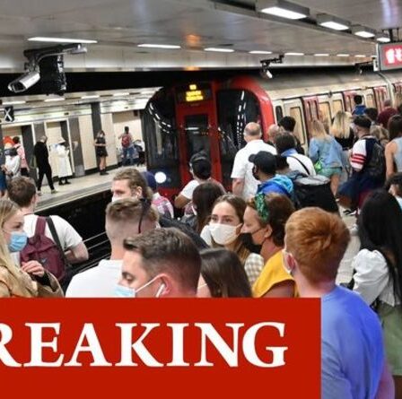Les cas de Covid au Royaume-Uni montent en flèche de 42 302 au plus haut saut depuis janvier – Le Jour de la liberté au bord du gouffre