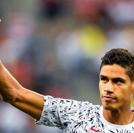 Les détails du contrat de Raphael Varane apparaissent alors que Man Utd confirme le transfert convenu en principe