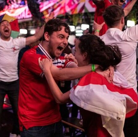 Les fans anglais se déchaînent alors que la victoire «absolument glorieuse» de l'Euro 2020 contre le Danemark «élève la nation