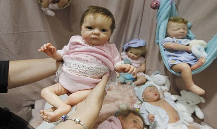 Les parents en deuil se tournent vers des poupées réalistes pour aider à la perte d'un enfant