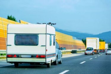 Les propriétaires de caravanes peuvent être pris au dépourvu en achetant des voitures de remorquage d'occasion avant les vacances