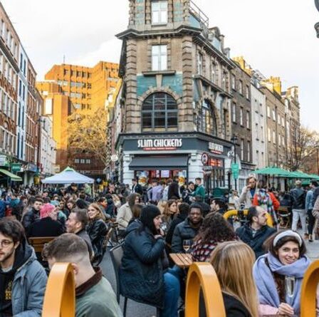 Les repas en plein air contribueront à la régénération de la rue principale du pays, selon le député