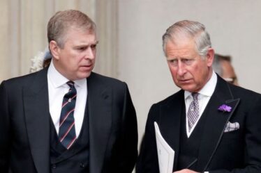 Les "retombées" tendues du prince Charles avec le prince Andrew lors d'un affrontement royal: "Payez-le vous-même"