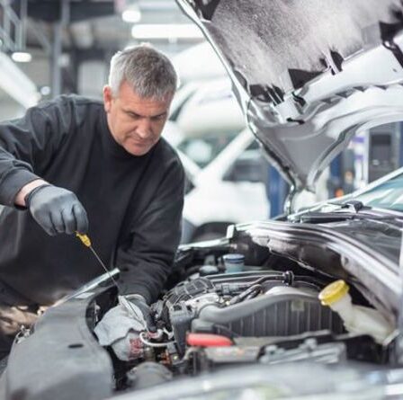 Les tests de contrôle technique pourraient être annulés et les garages contraints de fermer si les travailleurs doivent s'isoler