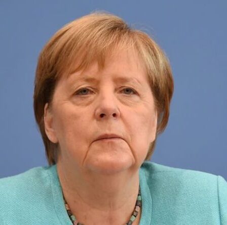 L'"hésitation" de Merkel mise à nu par Jean-Claude Juncker avant de "jouer la carte européenne"