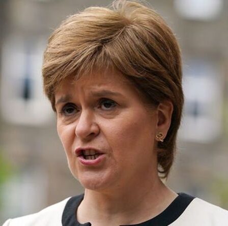 L'indépendance de Sturgeon porte un coup dur alors que l'Écosse fait face à de «gros risques» en entrant sur le marché financier