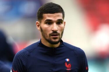 Liverpool envisage le transfert de Houssem Aouar mais le problème de Nabil Fekir pourrait empêcher l'accord avec Lyon