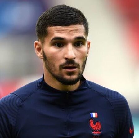 Liverpool envisage le transfert de Houssem Aouar mais le problème de Nabil Fekir pourrait empêcher l'accord avec Lyon