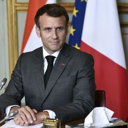 Macron met en garde contre les jabs Covid obligatoires alors que la variante Delta augmente - "C'est fou!"