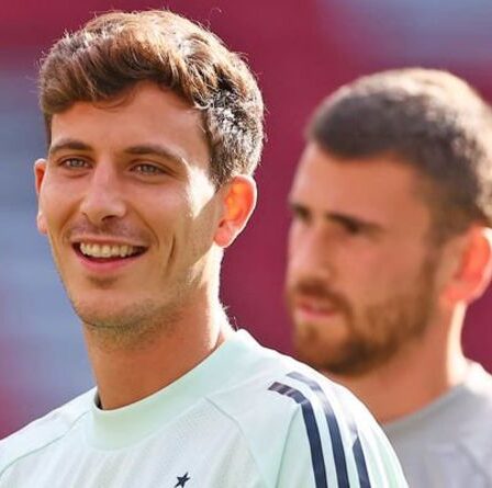 Manchester United "pourrait tenter Villarreal dans la sortie de Pau Torres en utilisant un accord d'échange"