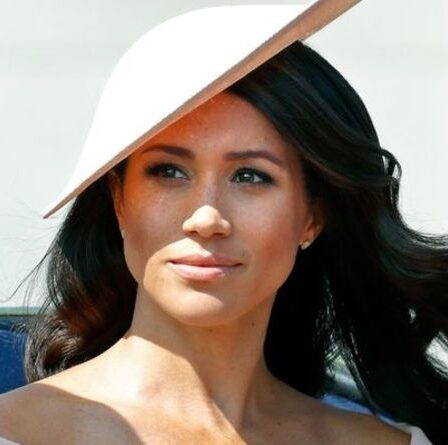 Meghan Markle a averti qu'elle ferait face à une réunion royale «maladroite» si Lili est baptisée à Windsor