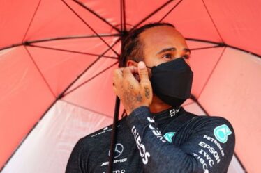 Mercedes prend un nouveau coup alors que Max Verstappen «agressif» est blâmé pour le shunt de Lewis Hamilton