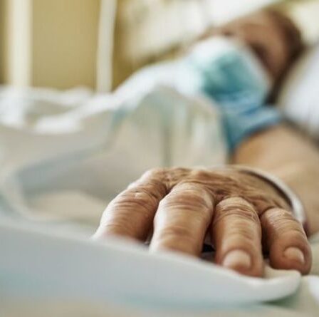 Mettre les autres en danger ! Covid-19 alors que l'Espagne envisage de faire payer les anti-vaccins pour les soins aux soins intensifs