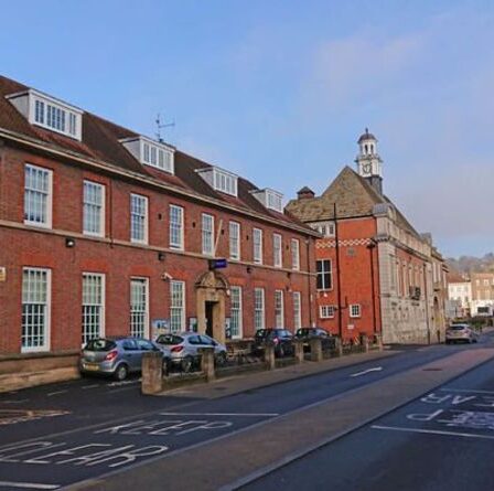 Meurtre à High Wycombe: la police traque un «groupe d'hommes» après la mort d'un homme lors d'une attaque matinale