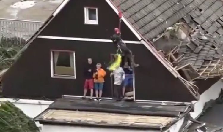 Moment terrifiant des résidents allemands transportés par avion vers la sécurité alors que les inondations font 81 morts – VIDEO