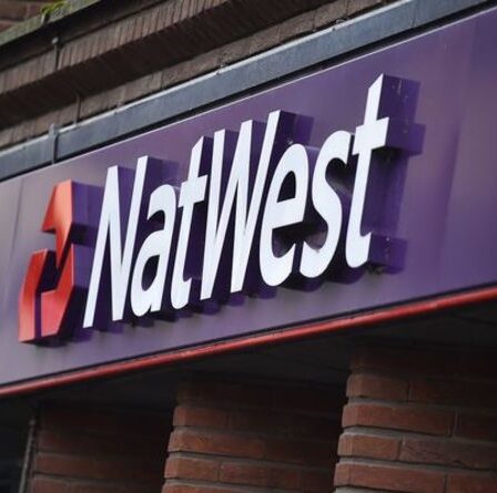 NatWest restituera 3 milliards de livres sterling aux investisseurs alors que l'économie britannique du Brexit augmente après l'effondrement de Covid