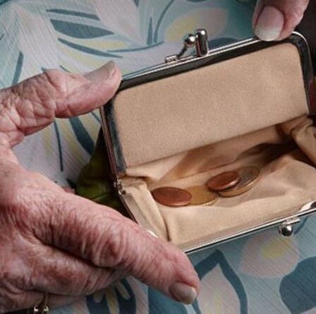 « N'est-ce pas la plus grande injustice de toutes ? »  - la politique des retraites d'État gelée critiqué