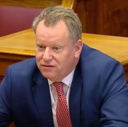 Nettoyer son gâchis!  Frost blâme Theresa May pour le chaos du Brexit: "Le petit-déjeuner du chien"