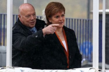 Nicola Sturgeon au bord du gouffre: le fiasco du ferry pourrait mettre fin au gouvernement SNP