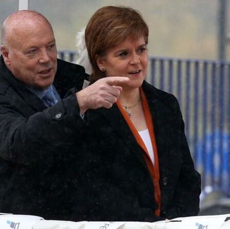 Nicola Sturgeon au bord du gouffre: le fiasco du ferry pourrait mettre fin au gouvernement SNP