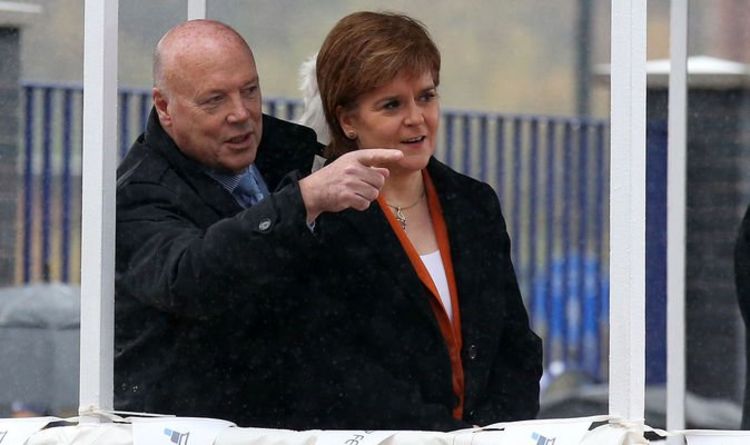 Nicola Sturgeon au bord du gouffre: le fiasco du ferry pourrait mettre fin au gouvernement SNP
