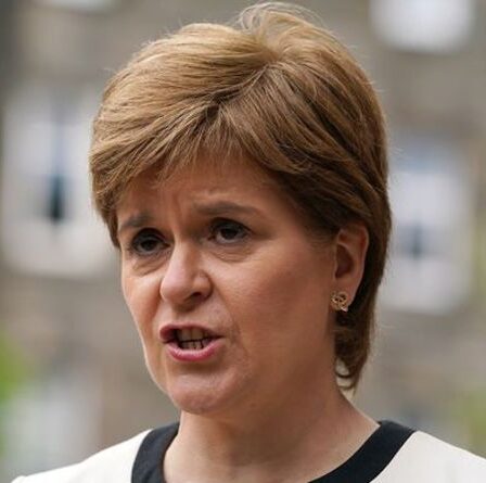 Nicola Sturgeon honteux d'avoir « détourné les yeux du ballon » avec une obsession éhontée de l'indépendance