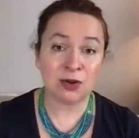 "Nous voyons des personnes dans la vingtaine en soins intensifs", plaide un médecin auprès des jeunes refusant de se faire vacciner