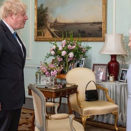 Nouvelles de la reine: Boris Johnson a fait pression pour une réunion en personne malgré les craintes de Covid - Réclamation de choc