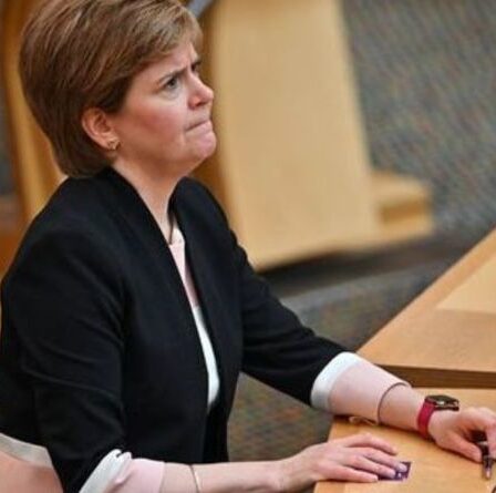 Où est l'argent, Nicola ?  Le «flop» du programme d'emplois SNP de 100 millions de livres sterling ne verse pas un SEUL PENNY