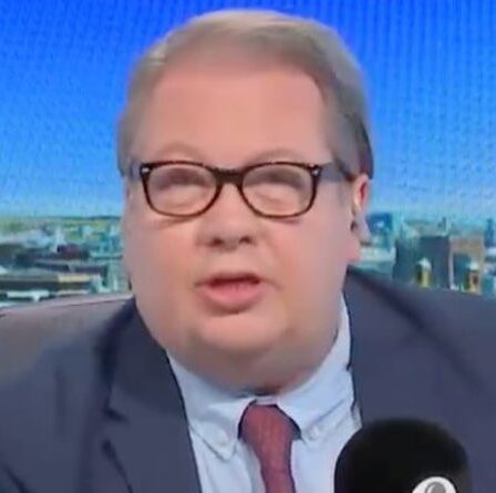 Owen Jones indigné par la gifle furieuse des jeunes Britanniques « Des Corbynistas trop privilégiés ! »