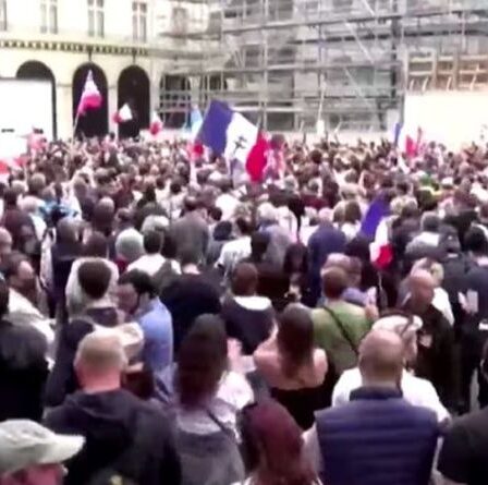 'Pas de liberté!' La France d'Emmanuel Macron éclate en protestations tendues contre l'ordonnance de jab obligatoire