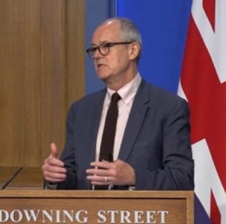 Patrick Vallance prévient que 60% des personnes hospitalisées avec Covid n'ont pas été vaccinées