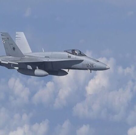 Poutine se prépare à la guerre !  Des jets russes s'exercent à des exercices de bombardement après la menace du HMS Defender