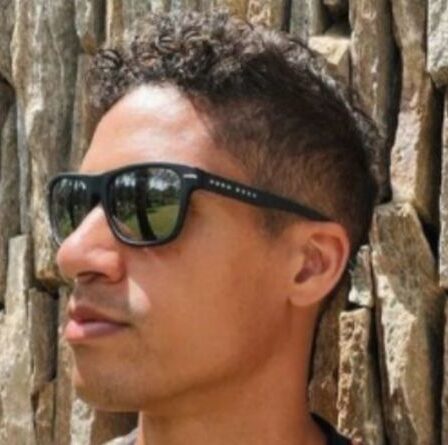 Raphael Varane `` bourdonne de signer '' pour Man Utd après avoir finalement reçu la date du vol