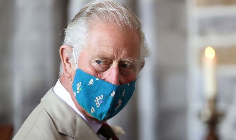 « Regarder en avant, pas en arrière ! »  Le prince Charles s'apprête à abandonner le masque facial lors du prochain événement intérieur