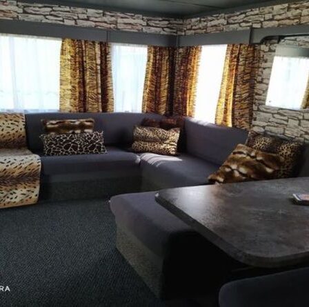 Remontez le temps dans ce camping-car à thème Flintstones à Skegness